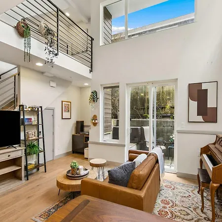 Lake & City View Modern Retreat W Ac